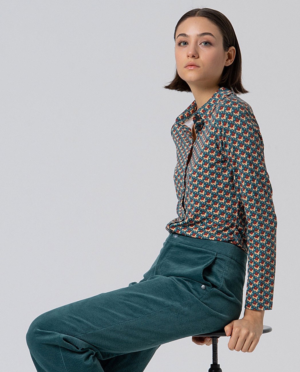 Medium rise corduroy straight pants Smoke Green