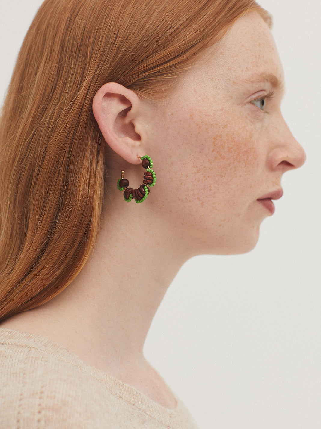 Flower-shaped hoop earrings Green