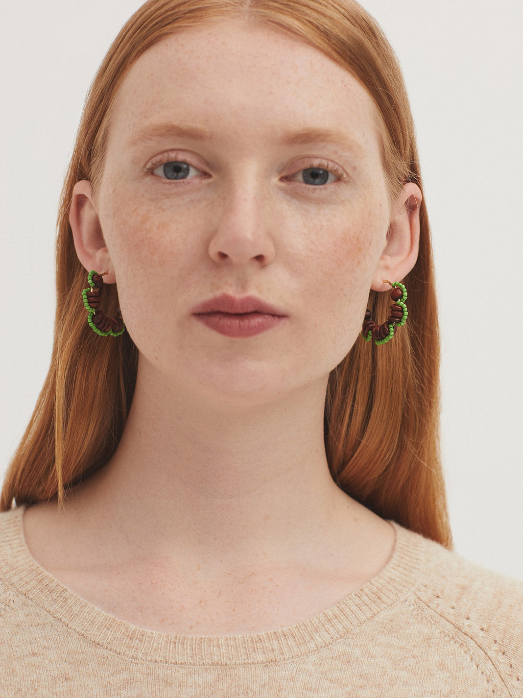 Flower-shaped hoop earrings Green