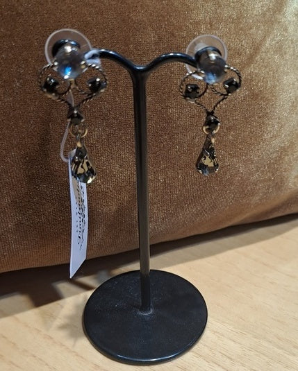 Long crystal earrings grey