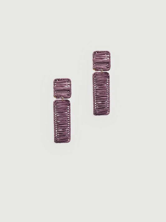 Rectangular drop earrings made of raffia in 2 pieces, 6 cm in length.