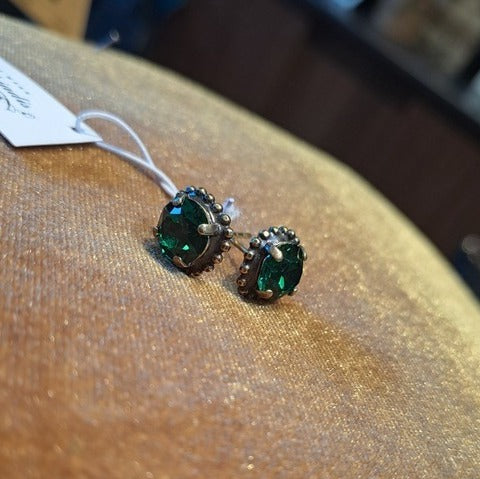 Stud crystal earrings green