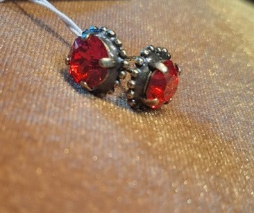 Stud crystal earrings red