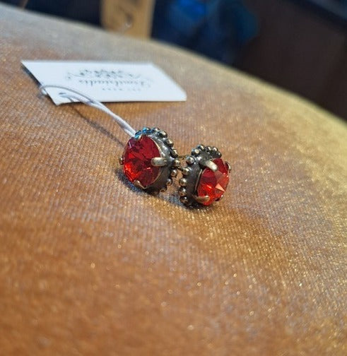 Stud crystal earrings red