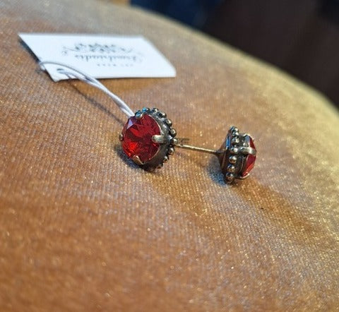 Stud crystal earrings red