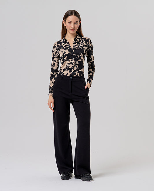 Straight, black elastic high-rise trousers with belt loops, button fastening and pockets. Soft knit with drape and a turned-up hem. Plain and flattering, comfy and elegant.