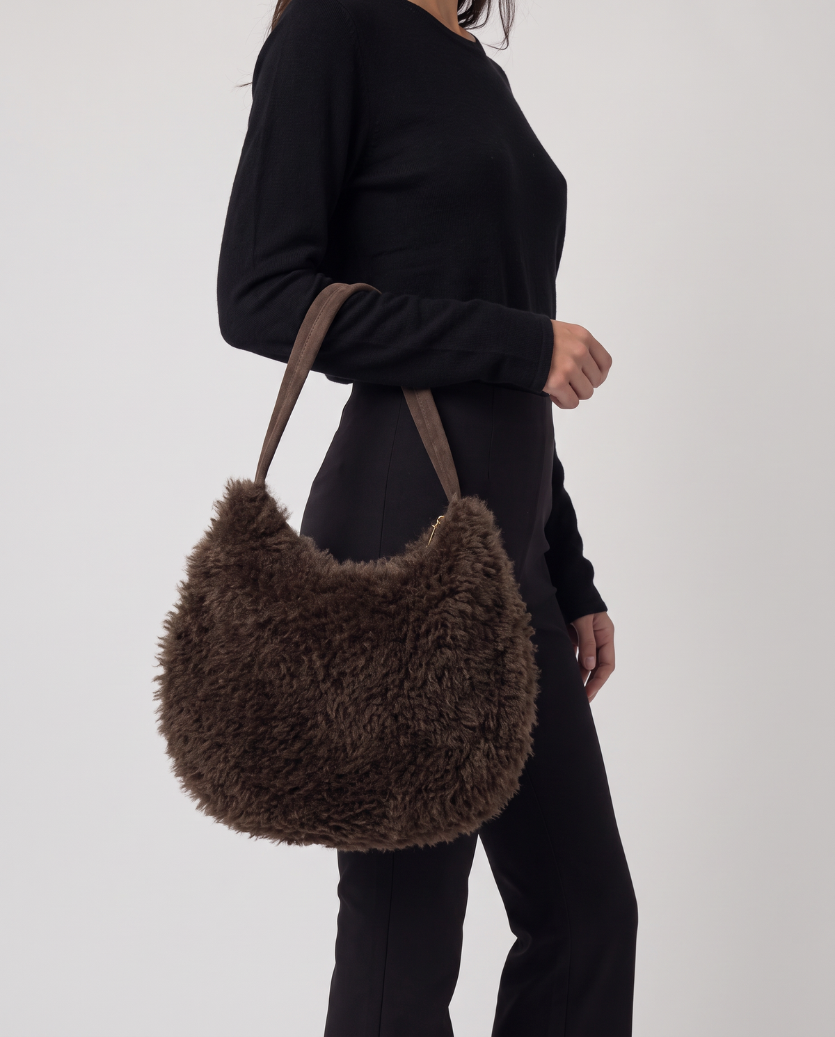 Shoulder bag brown in long-pile faux fur with a plush feel. Enveloping half-moon silhouette with a thin strap and zip closure, 34cm x 24cm x 10cm