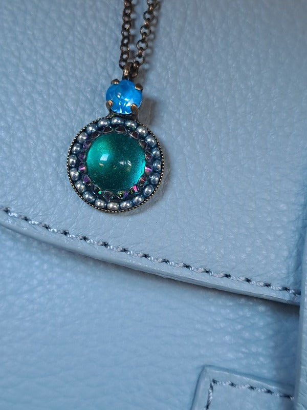 Necklace round blue