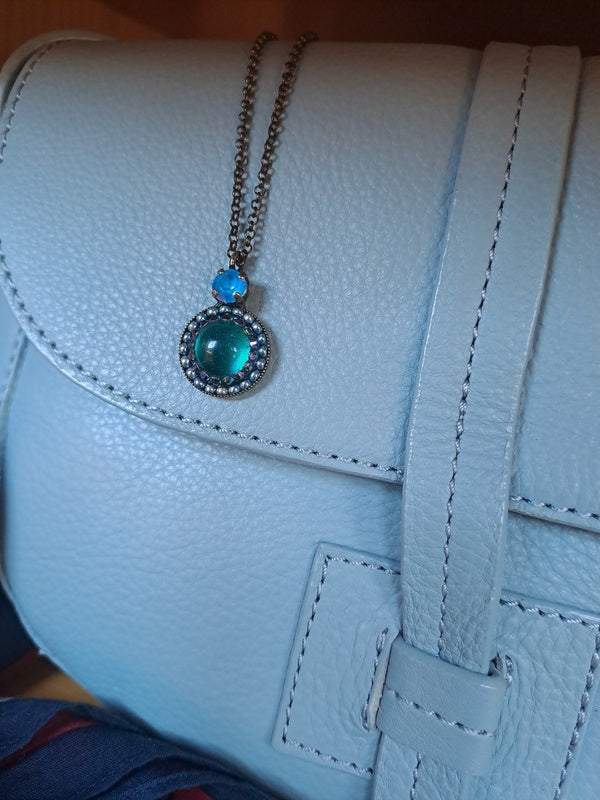 Necklace round blue