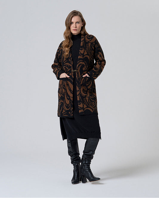 Long chunky knit cardigan with swirl brown and black jaquard print, with decorative buckle closure, large patch pockets and a kimono-like structure, in 50% Polyeste,r 30% Wool, 20% Recycled Polyester.