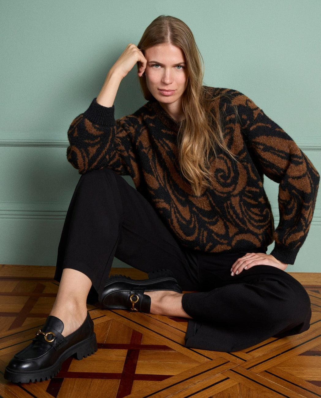 Chunky knit brown and black sweater with jacquard swirl design, in 50% Polyester, 30% Wool, 20% Recycled Polyester.