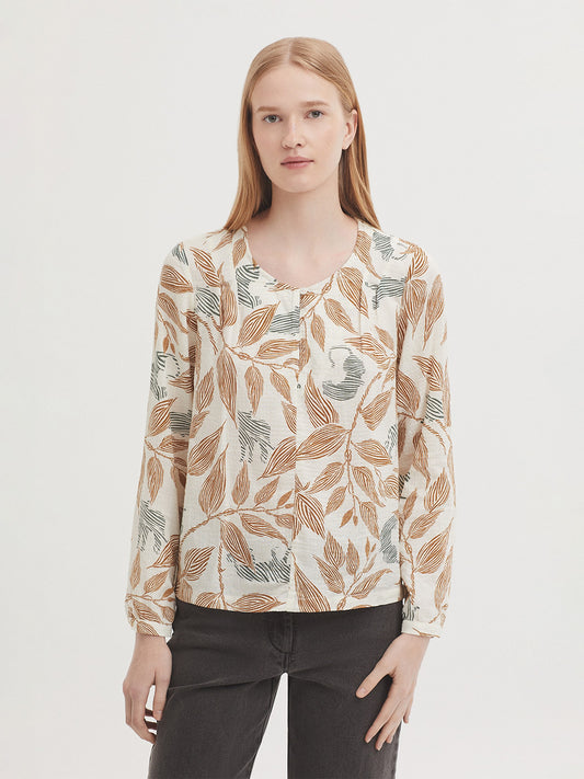Mesh-knit ecru blouse with brown and grey leaves and panthers Jungle print, round neck with opening and button, pleats on the shoulders, long sleeves with vent, cuff and button, 50% Viscose, 50% Cotton.