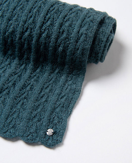 Tricot scarf with a soft and enveloping design, made in a warm blend of alpaca, wool, acrylic and nylon, in cobalt blue color