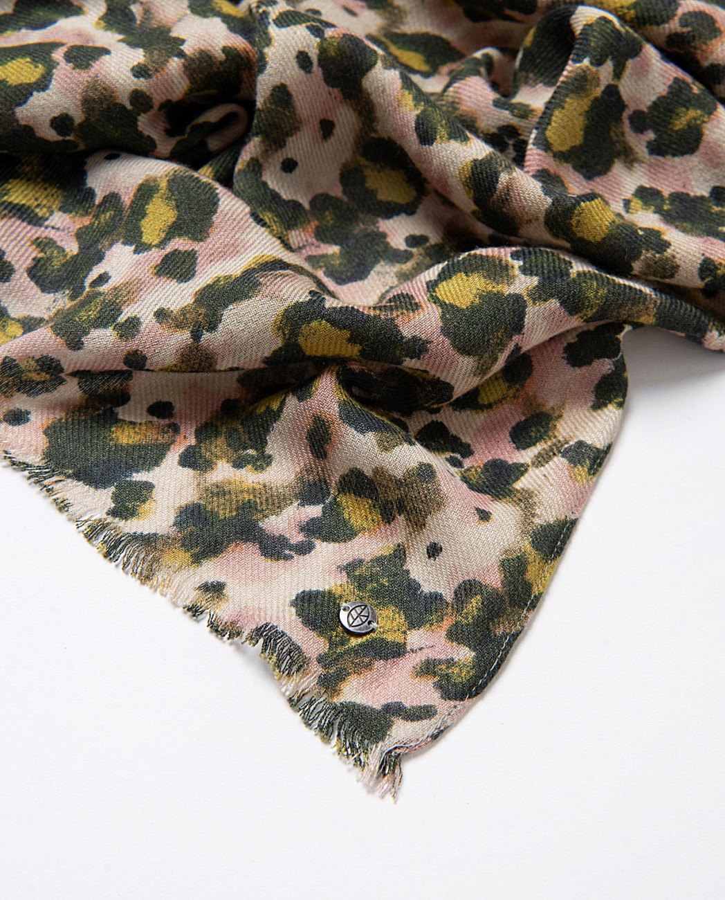 Animal printed scarf made of a soft wool and viscose blend, in green, yellow and pink colors
