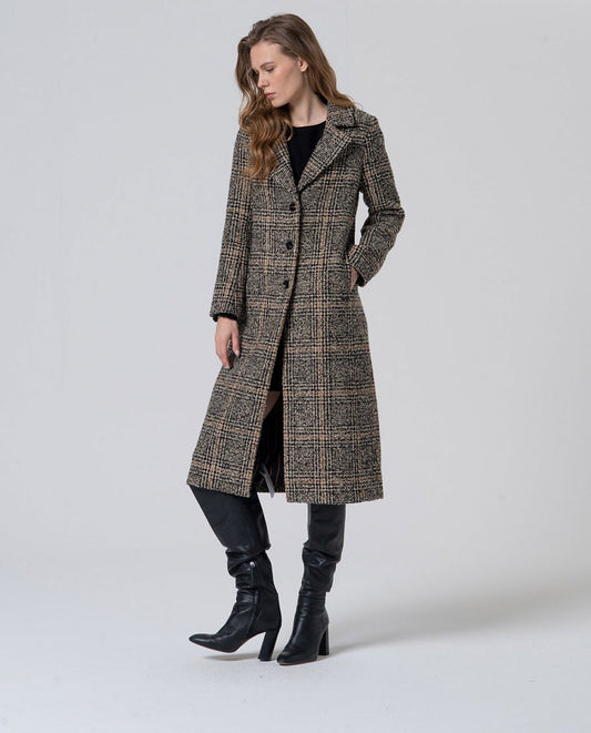 Straight cut long black coat with check print, three-button front closure, side pockets and inner lining, in 80% Polyester 20% Wool