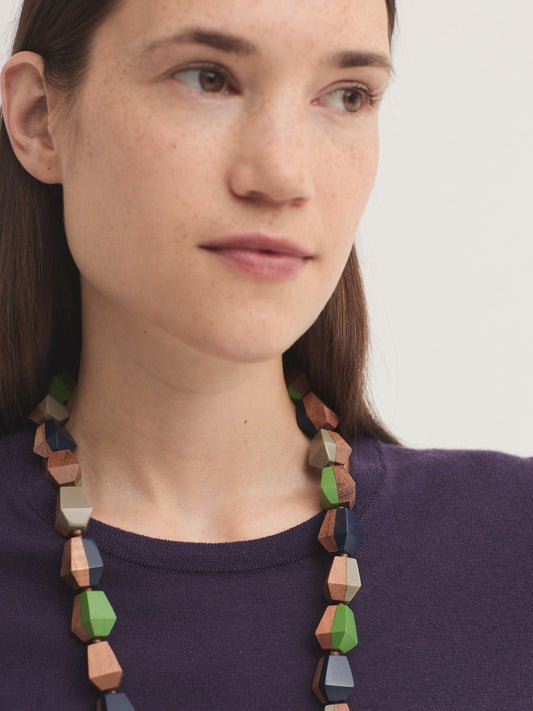 Long wood and resin necklace Green