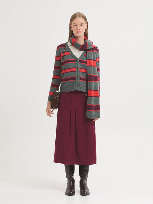 Darted bordeaux skirt in sustainable cotton micro corduroy fabric, front fastening with three buttons, flared fit, in 100% Cotton.