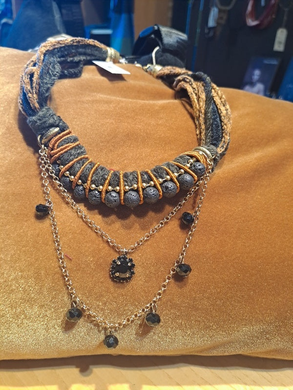 Necklace ethnic black