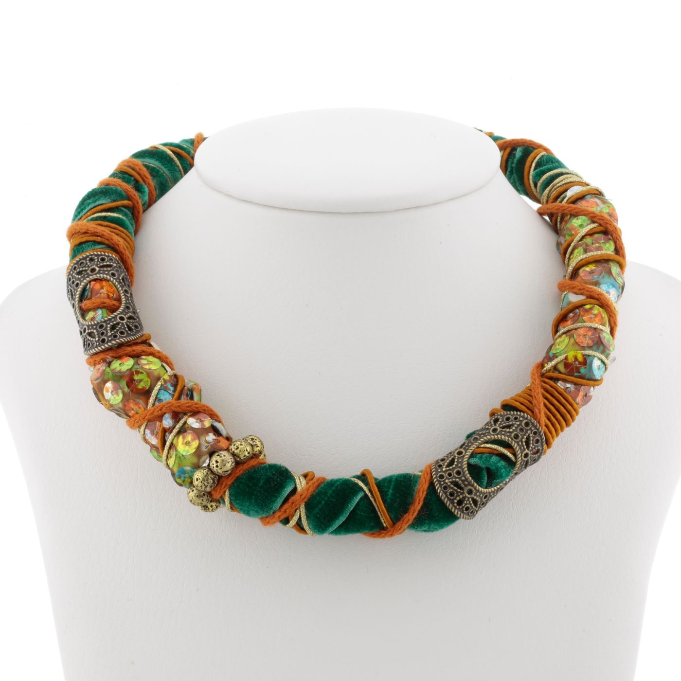 Necklace velvet green