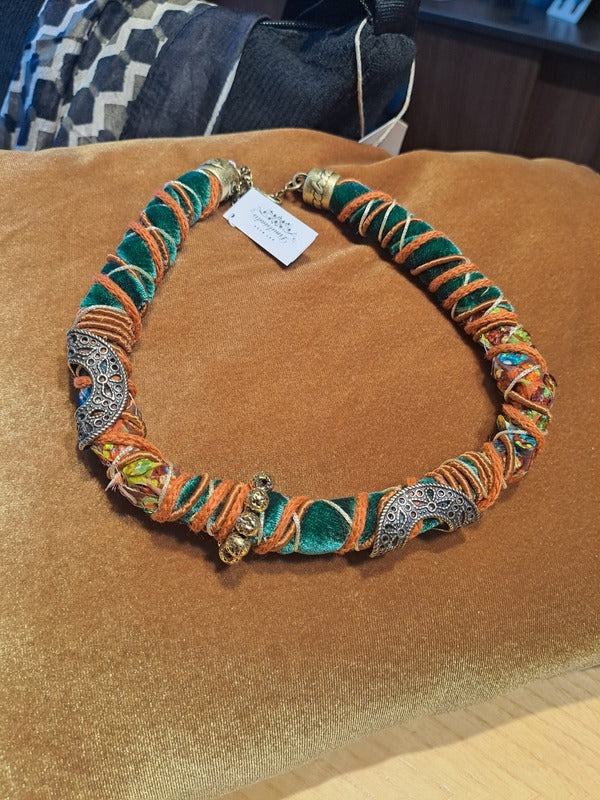 Necklace velvet green