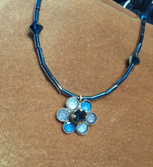 Necklace "daisy" blue