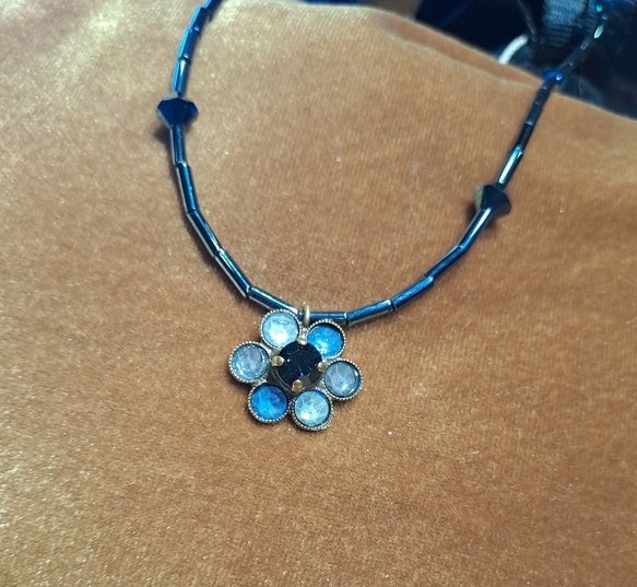 Necklace "daisy" blue