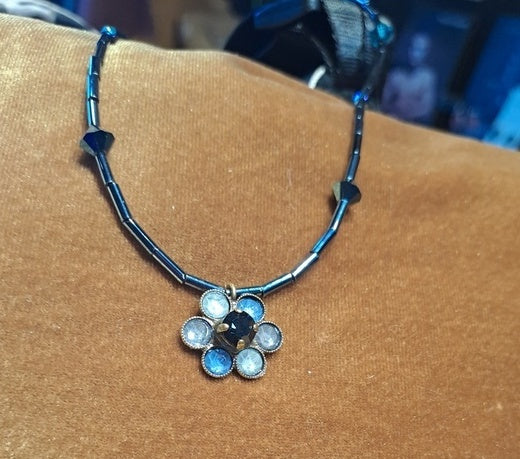 Necklace "daisy" blue