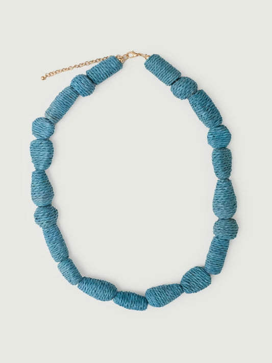 Geometric beads necklace made of raffia, turquoise color, adjustable bronze closure, 26 cm in length.