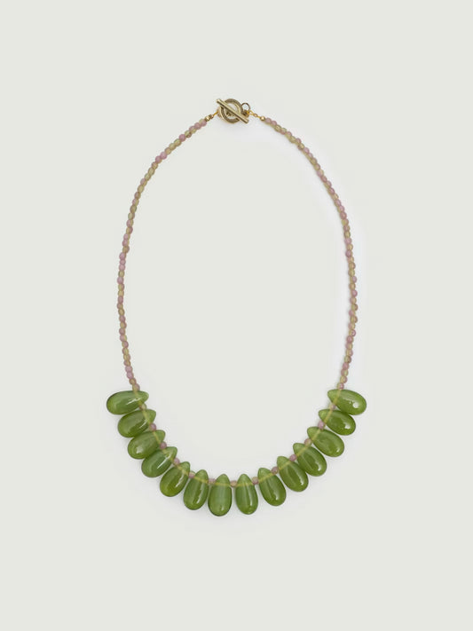 Teardrop shaped resin beaded necklace green, small beads at the bag and bigger teardrops beads at front, bronze closure, 20cm in length