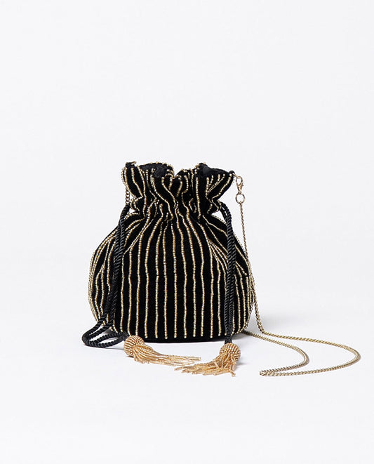 Velvet pounch bag with vertical embroidery of golden beads, adjusted by two lateral cords with decorative tassels, carried on the shoulder thanks to its metal chain.