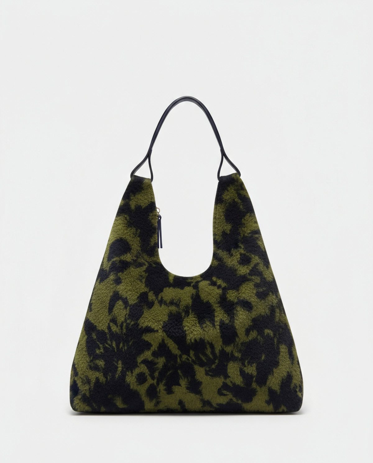 Shoulder bag khaki and navy  in plush teddy fabric with a contrasting abstract print. Roomy, pointed silhouette with a shoulder strap. Inner open pocket and zip pocket, 40cm x 24cm x 13cm