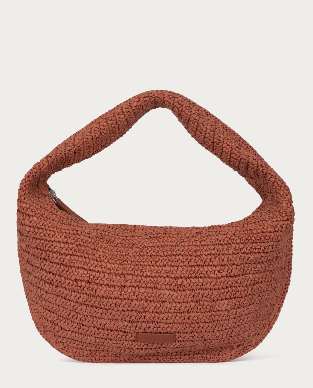 Shopper coral bag made of braided raffia paper. Structured design with integrated handle and top zip closure.