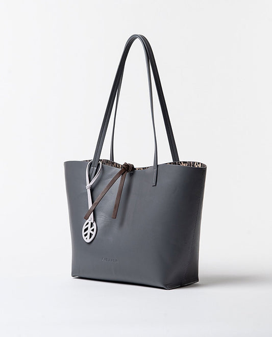 Large reversible faux leather shopper bag with printed toiletry bag, on one side, grey color and on the other, an original print in brown, grey and ecru colors.