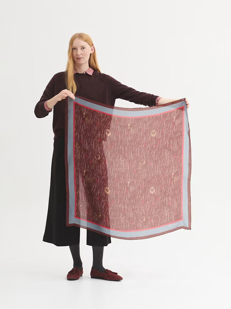 Canine Forest square light blue scarf with digital printing, 90 x 90 cm.