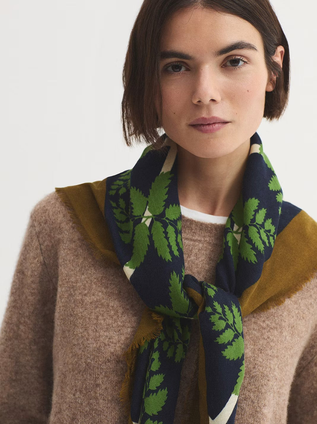Geometrical Leaves green print scarf, 100 x 100 cm.