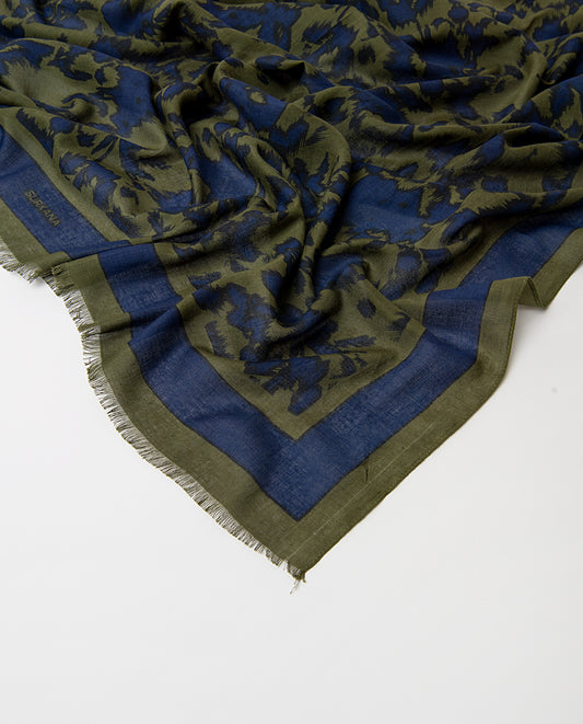 Rectangular navy scarf in light viscose with soft drape. Abstract brushed khaki animal print, with a plain border and fringed edge.