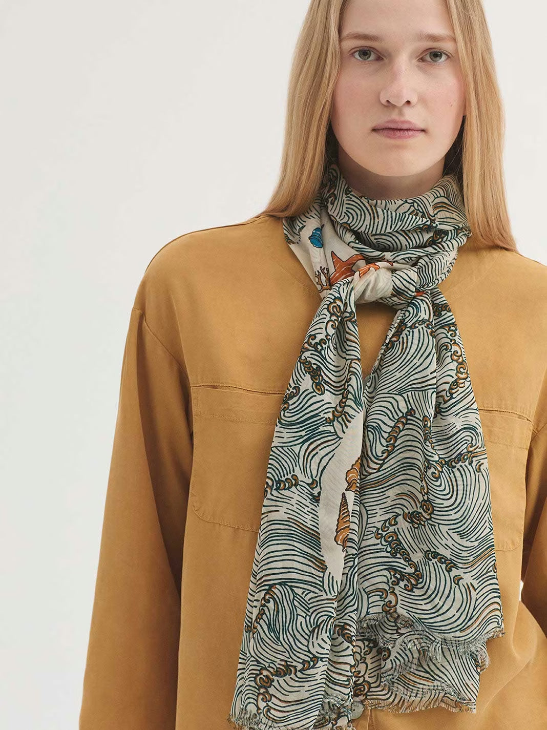 Aegean Sea rectangular viscose print foulard, 70cmx180cm, in ecru background color, with intense red and turquoise shells prints and black waves, silk touch.