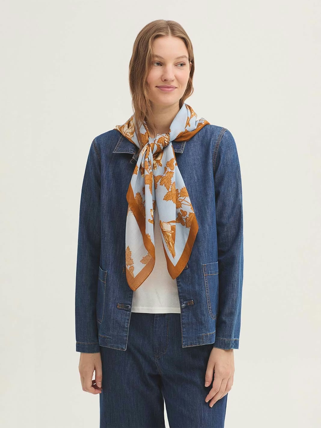 Midsummer Books scarf Light Blue