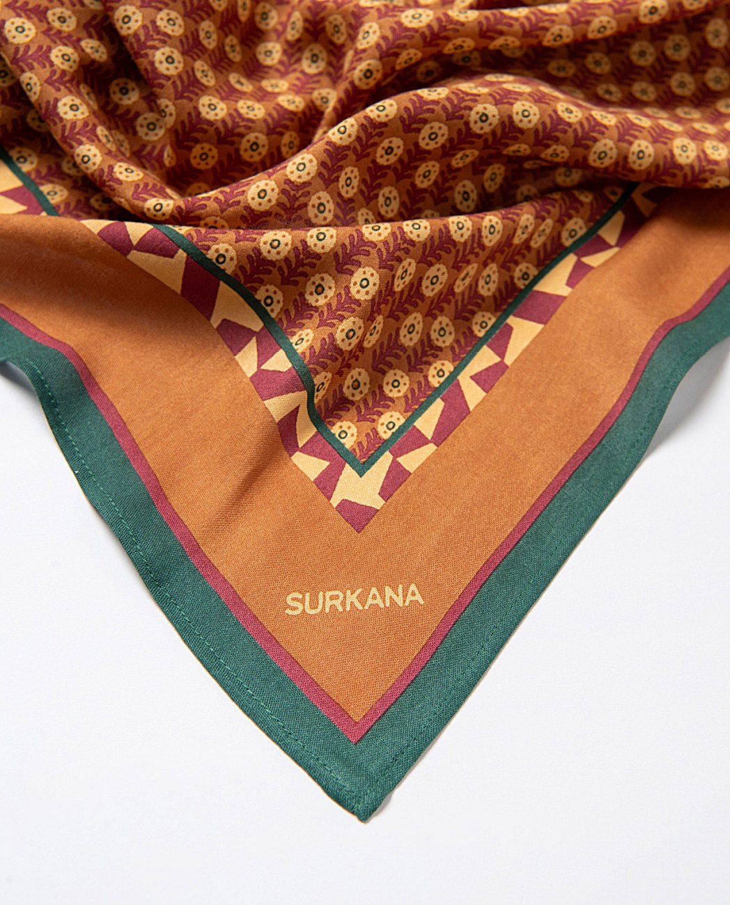 Rectangular printed scarf made of viscose twill, in orange, red, yellow colors with green finish