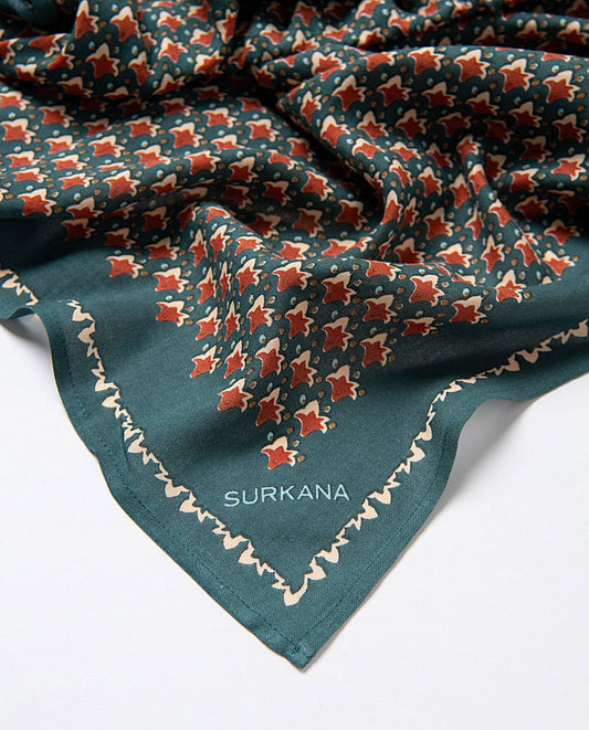 Rectangular printed scarf made of viscose twill, in petrol, red, ecru colors