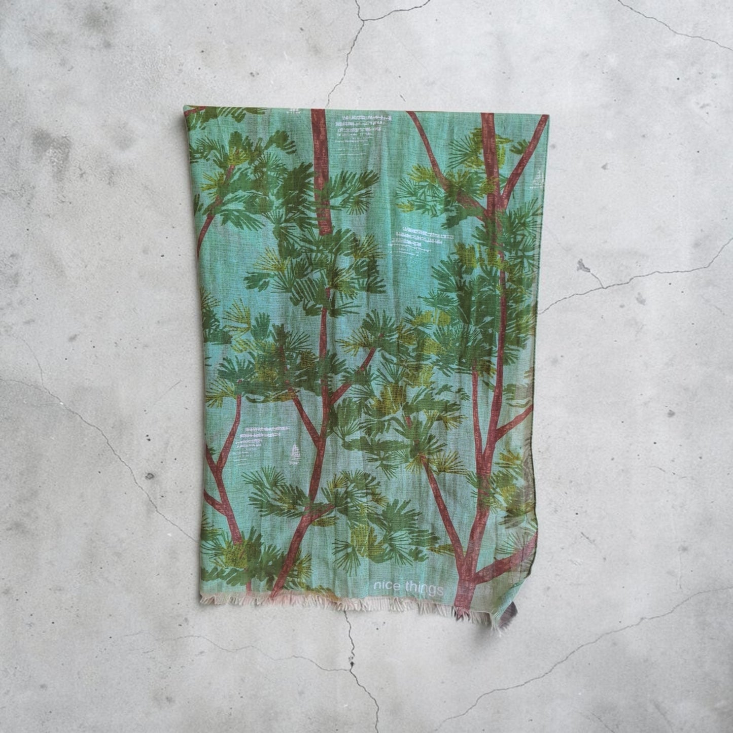 Pine Trees print foulard green, 
composition: 75% cotton and 25% silk,measurements: 67cm x 180 cm.