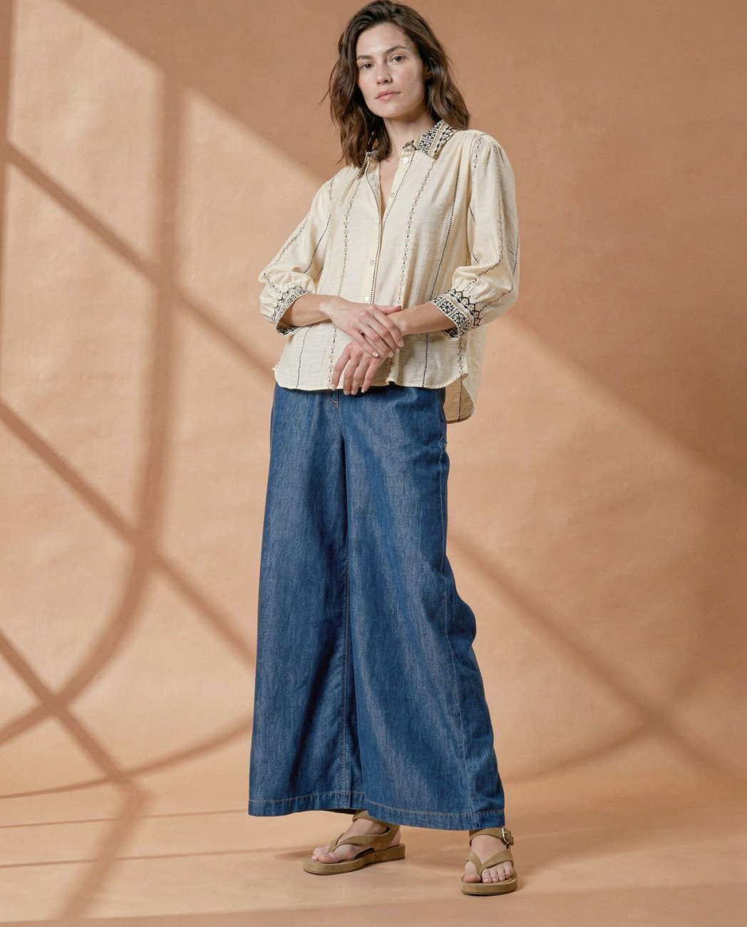 Embroidered print shirt Ecru