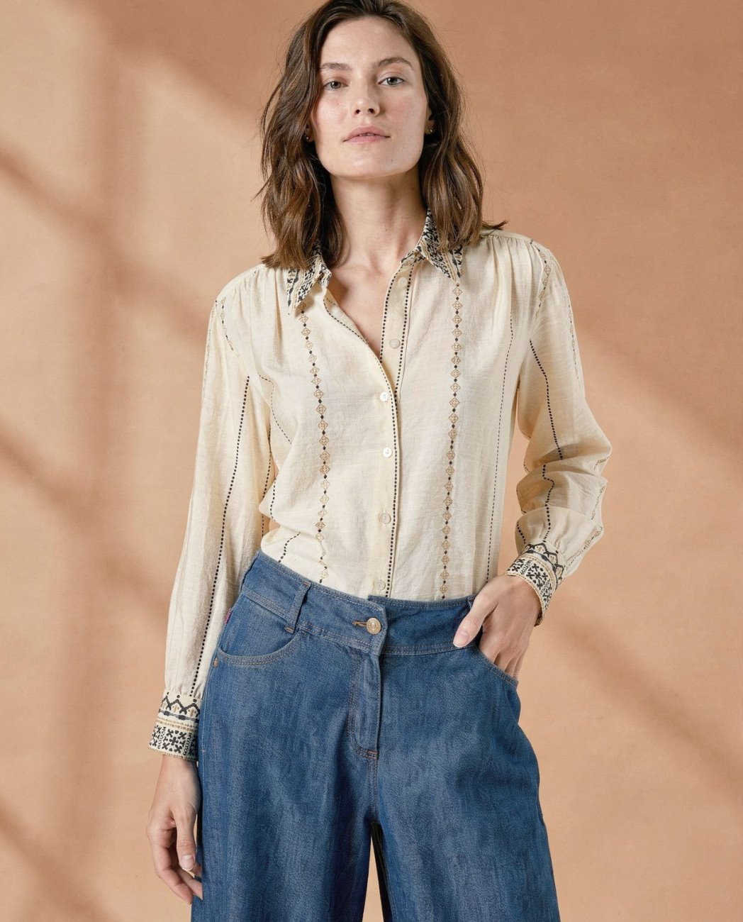 Embroidered print shirt Ecru