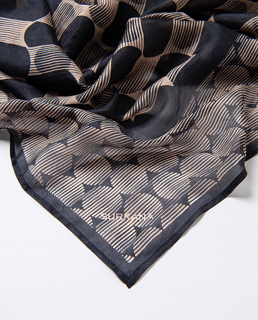 Printed square scarf Black