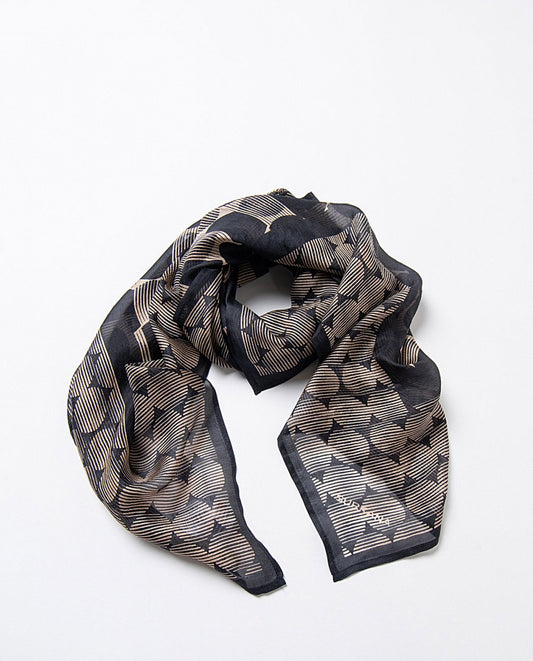Square scarf made of 100% natural silk, with elegant and colorful prints, in black and ecru colors, 100cm x 100cm.