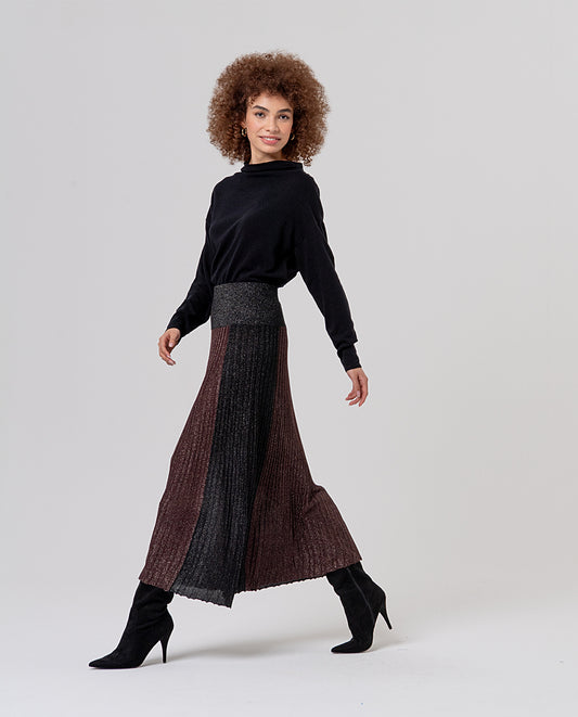 Pleated midi skirt with a lurex shimmer and elastic waist. Colour-block design pairing a central brown panel with darker black side sections.