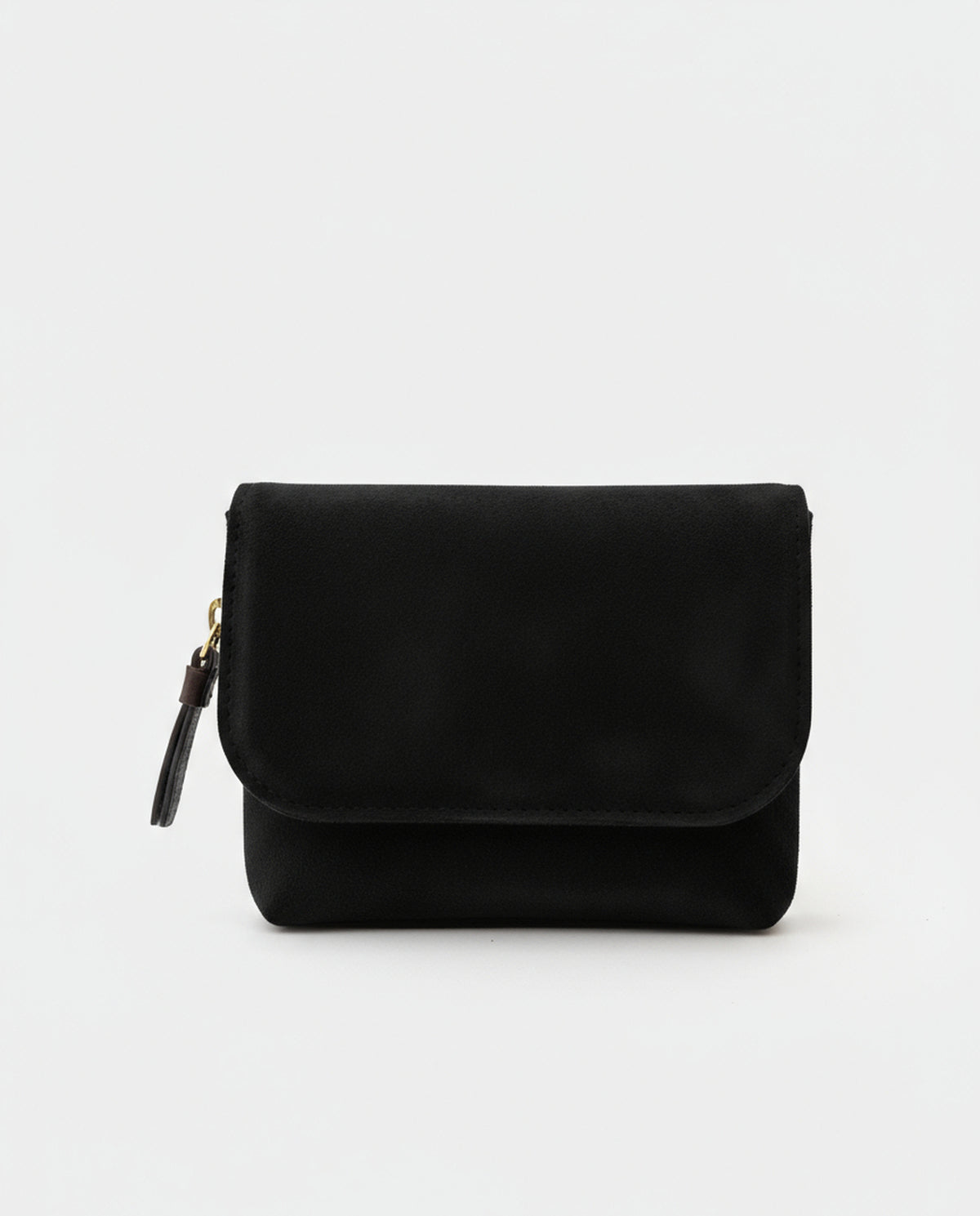 Small black wallet in soft, velvety suede effect. Flap fastening and a zip pocket with a leather pull. Compact size for the essentials. 11,5cm x 9cm x 3cm