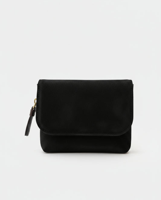Small black wallet in soft, velvety suede effect. Flap fastening and a zip pocket with a leather pull. Compact size for the essentials. 11,5cm x 9cm x 3cm