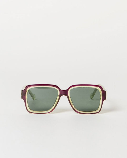 Sunglasses with a bordeaux frame and green lenses.