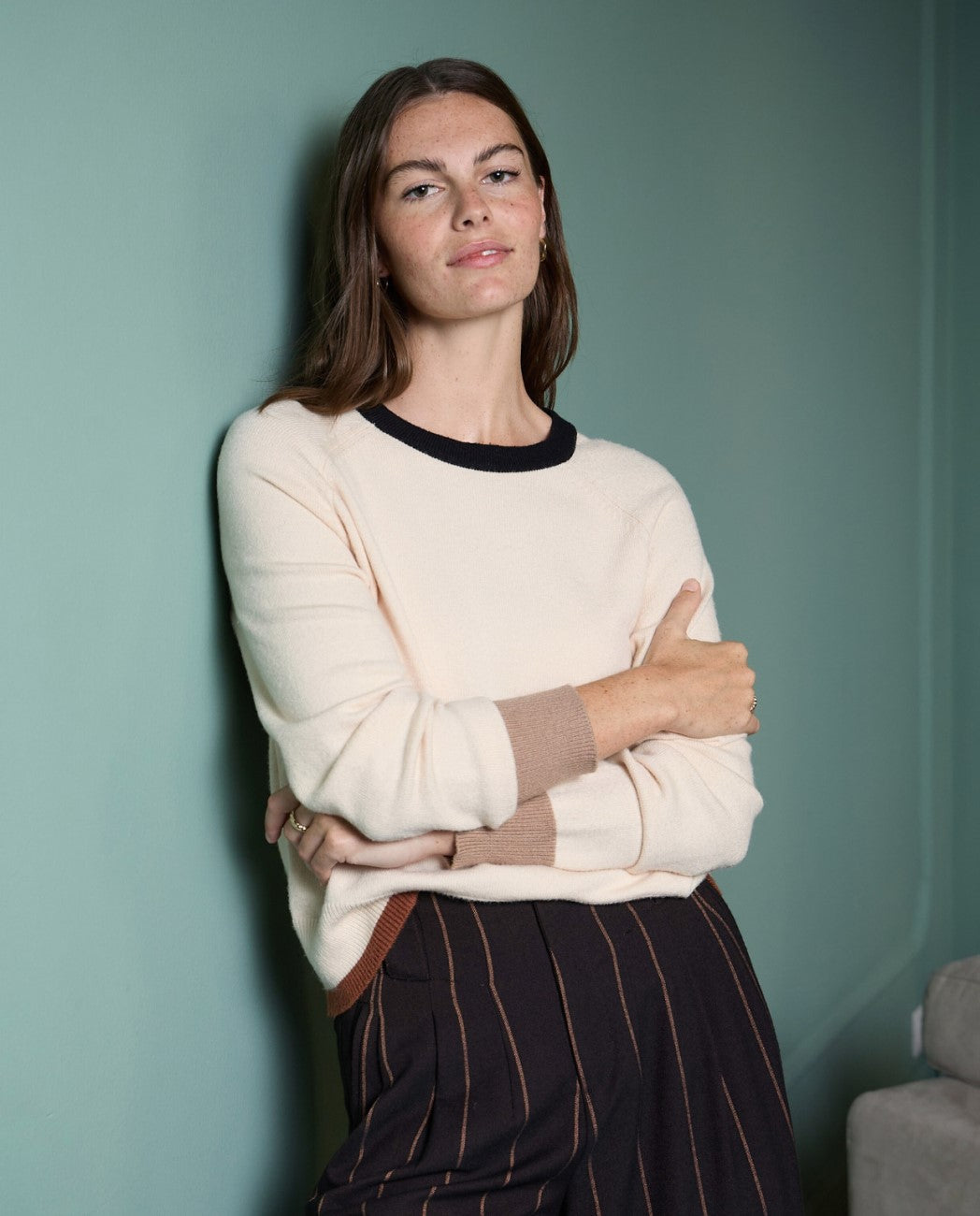 Knit sweater with contrasting details ecru